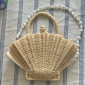 Sea shell Elegant Tan Woven Handbag